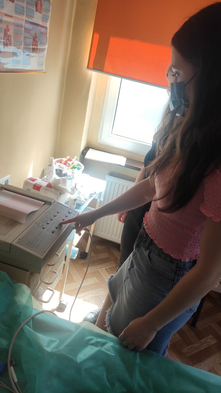 Szkolna pracownia diagnostyki elektromedycznej. EKG